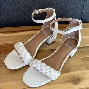 Girls white size 4 sandals, DV brand, NWT
